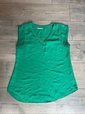 Green V-Neck Sleeveless Women's Top